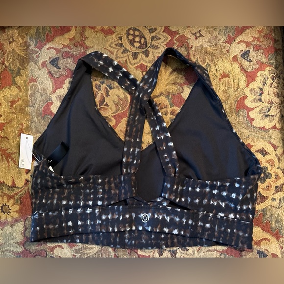 NWT- Core IO size large - Picture 9 of 9